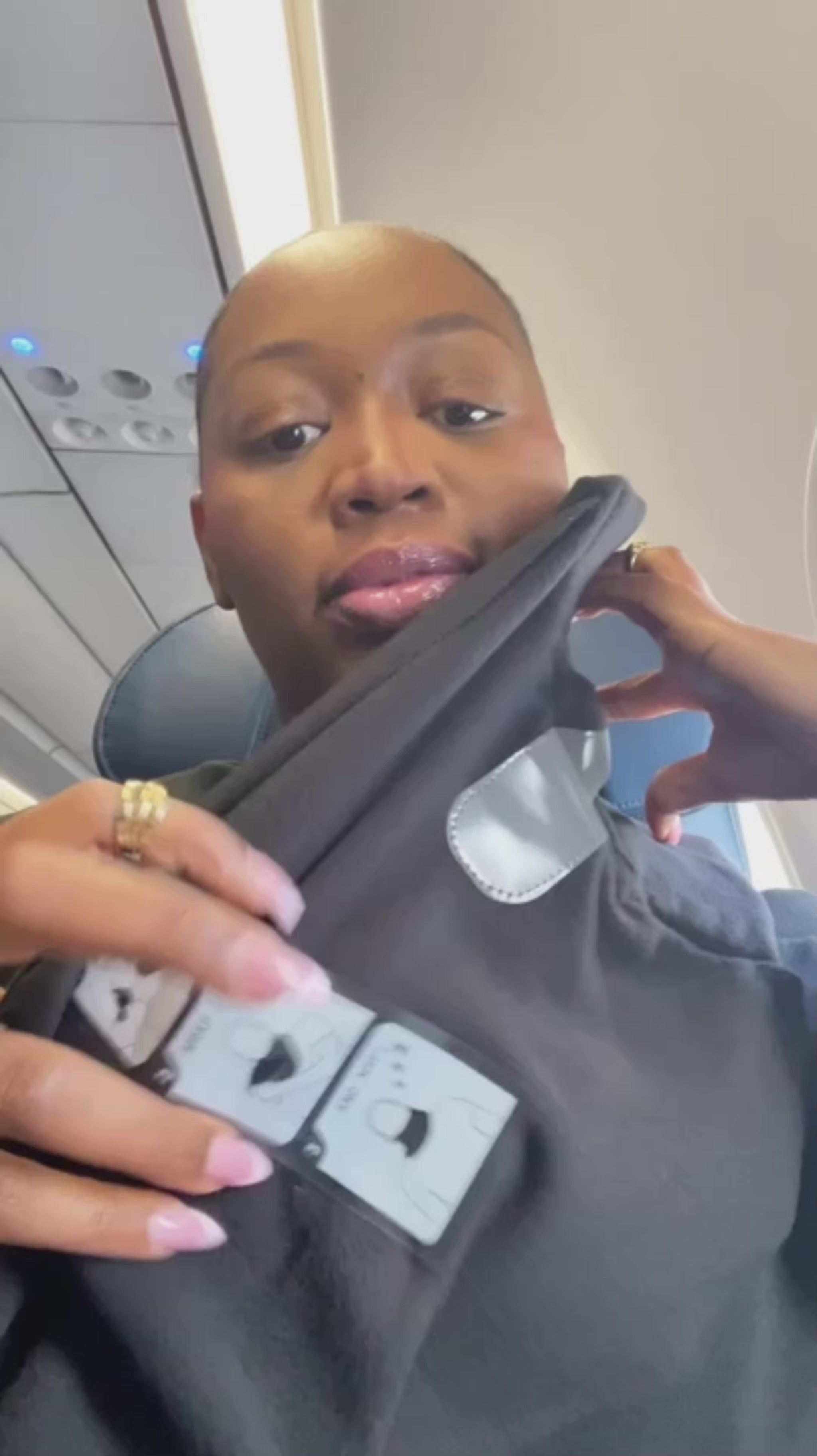 Customer using the Solvira travel pillow on a plane